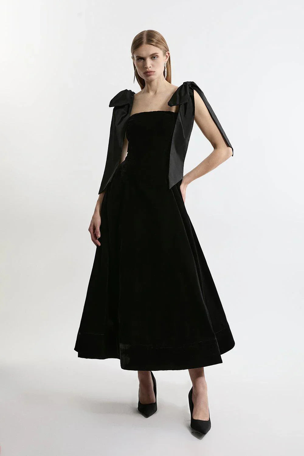 Vestido Midi sin Tirantes con Lazo de Terciopelo