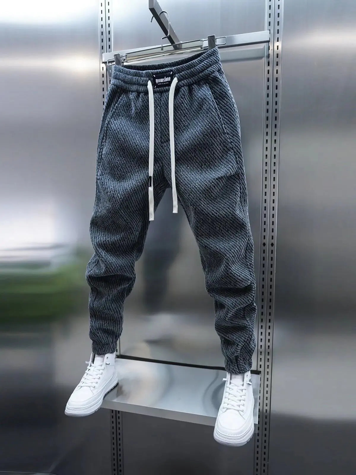 PANTALÓN DEPORTIVO AJUSTADO EMBERON
